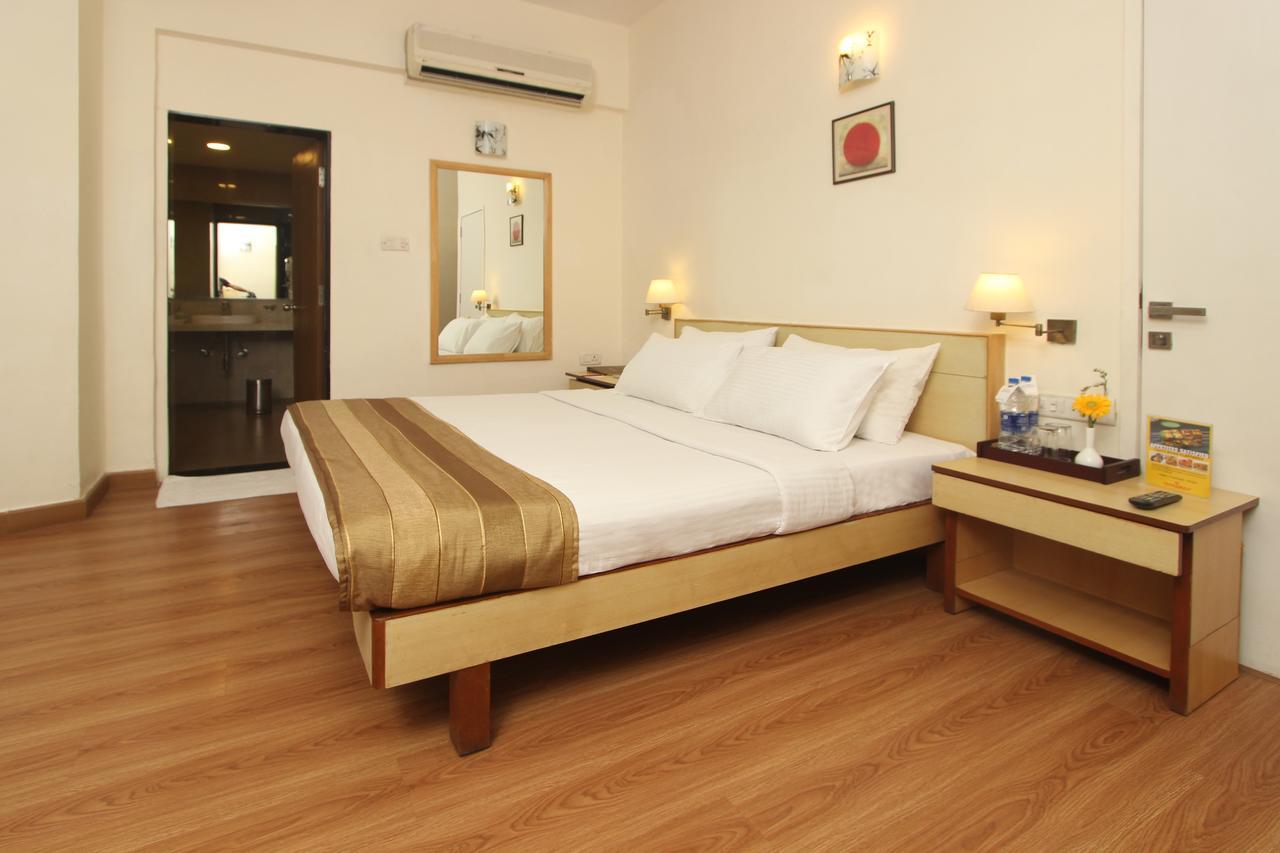 Hotel Phoenix Koregaon Park Pune Zewnętrze zdjęcie