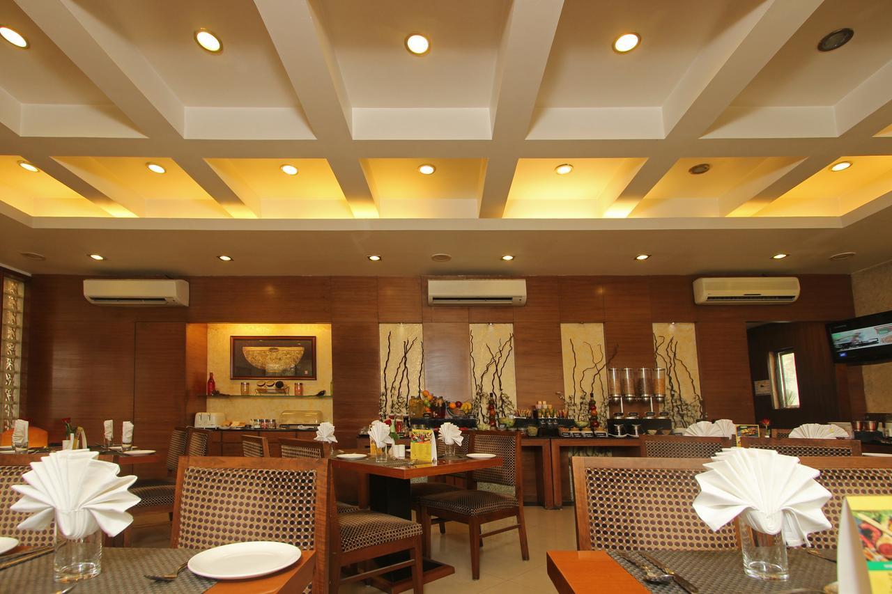 Hotel Phoenix Koregaon Park Pune Zewnętrze zdjęcie