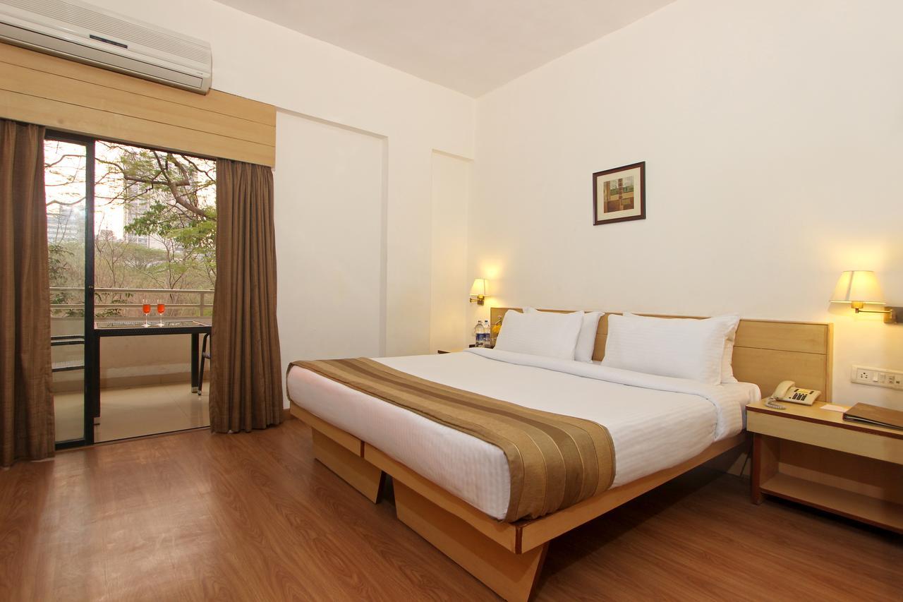 Hotel Phoenix Koregaon Park Pune Zewnętrze zdjęcie