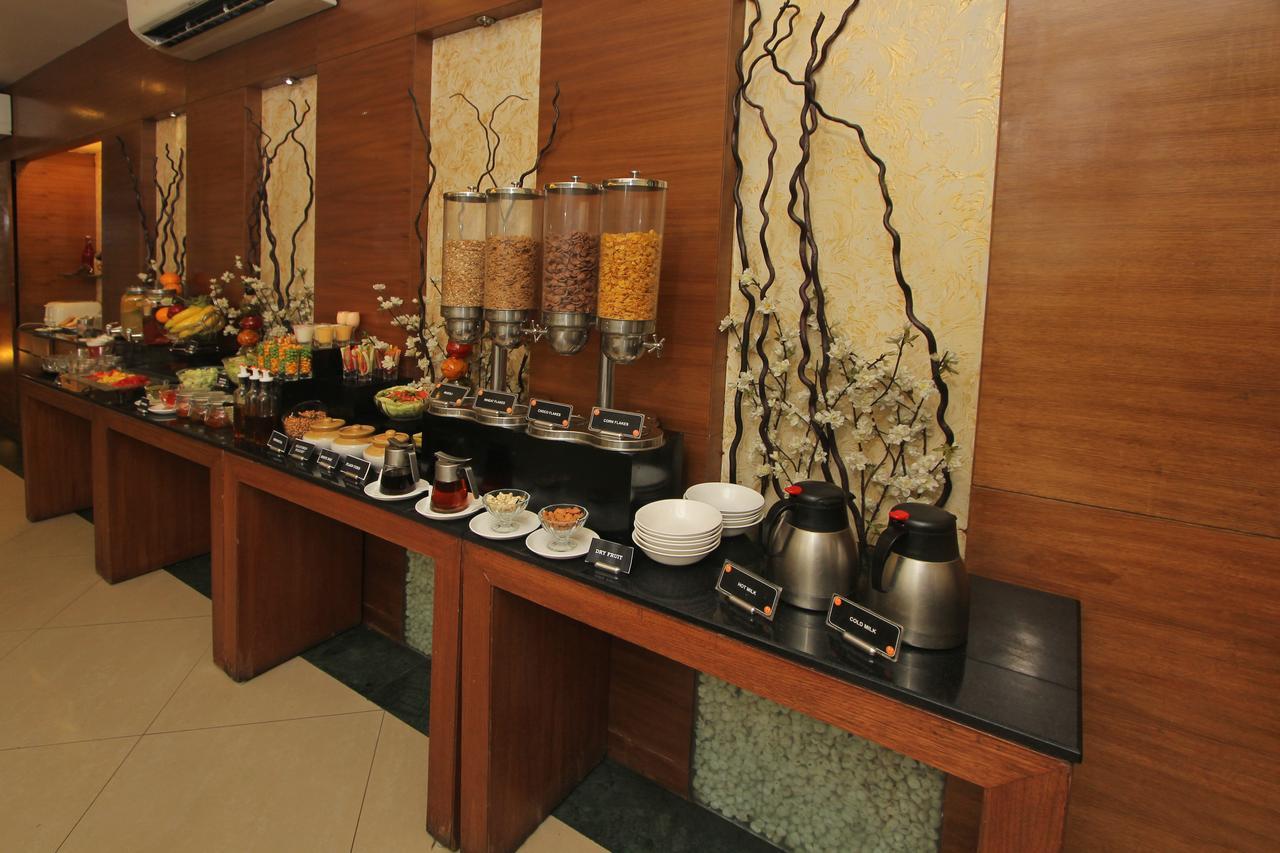Hotel Phoenix Koregaon Park Pune Zewnętrze zdjęcie