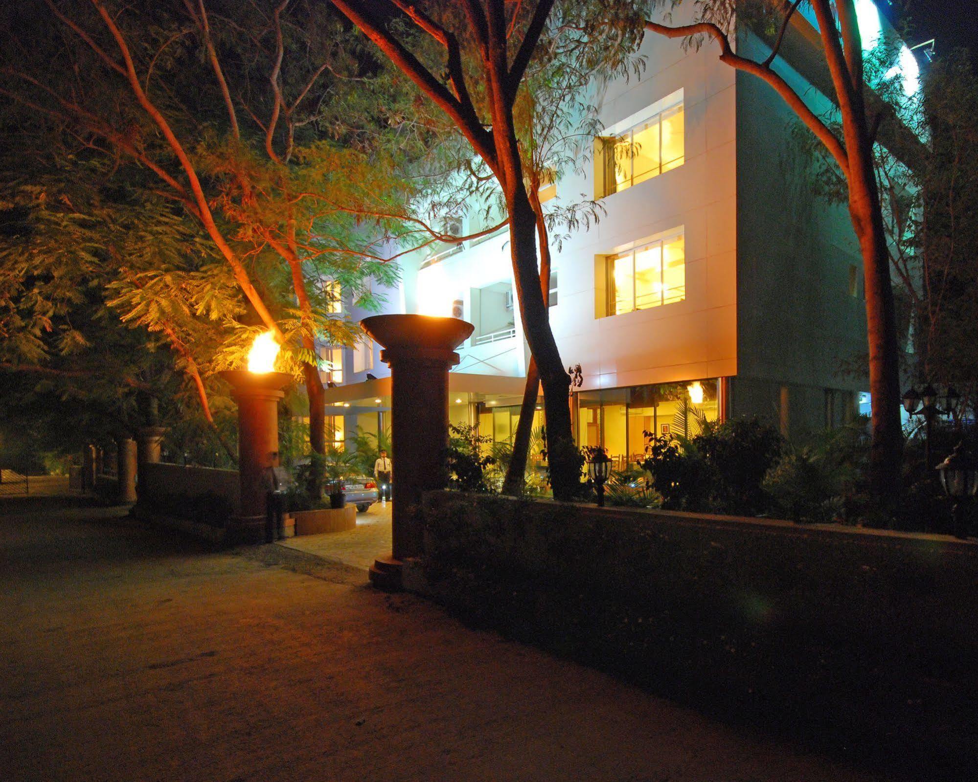 Hotel Phoenix Koregaon Park Pune Zewnętrze zdjęcie