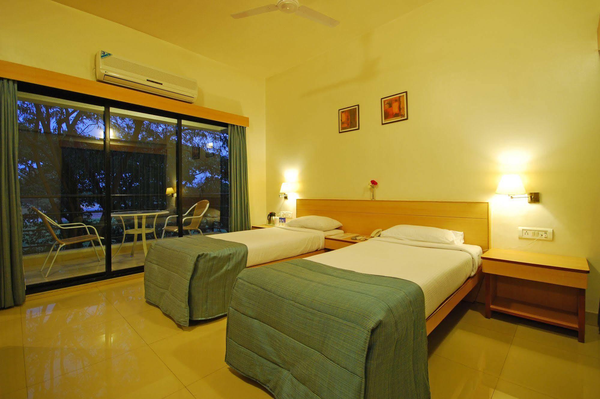 Hotel Phoenix Koregaon Park Pune Zewnętrze zdjęcie
