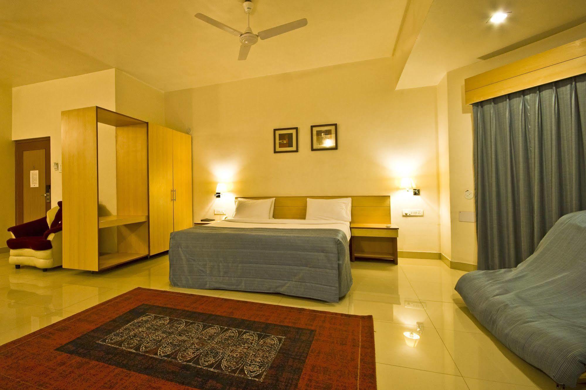 Hotel Phoenix Koregaon Park Pune Zewnętrze zdjęcie