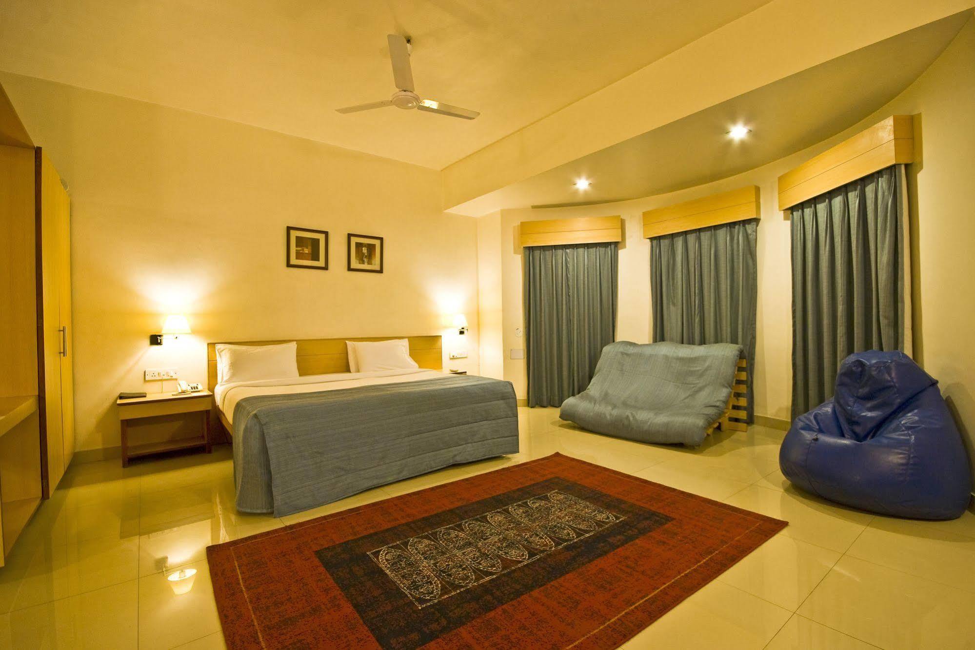 Hotel Phoenix Koregaon Park Pune Zewnętrze zdjęcie