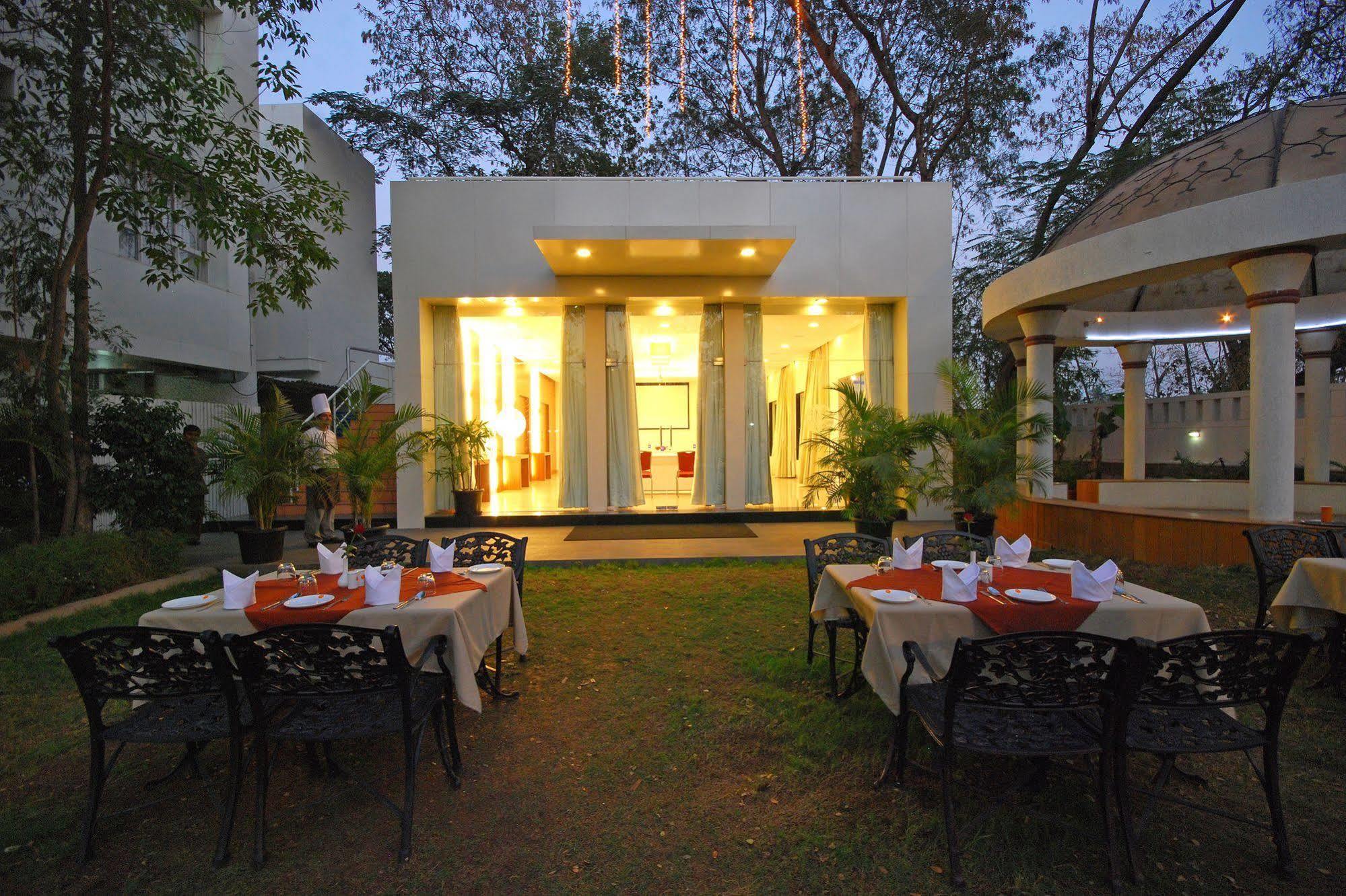 Hotel Phoenix Koregaon Park Pune Zewnętrze zdjęcie