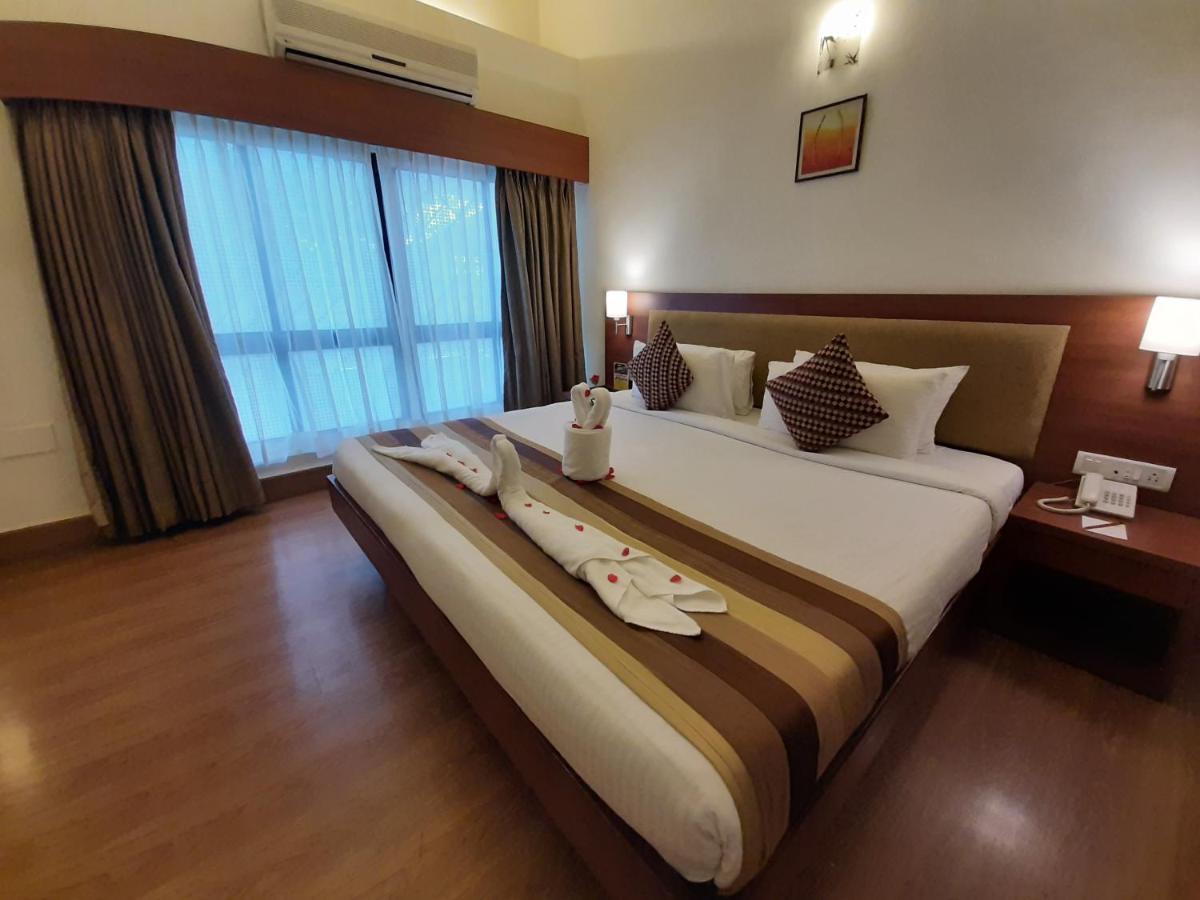 Hotel Phoenix Koregaon Park Pune Zewnętrze zdjęcie